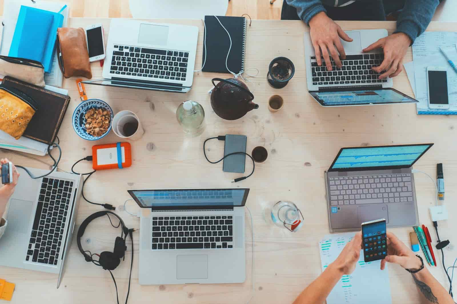 A team's operation running on screens while AI agents handle the follow up